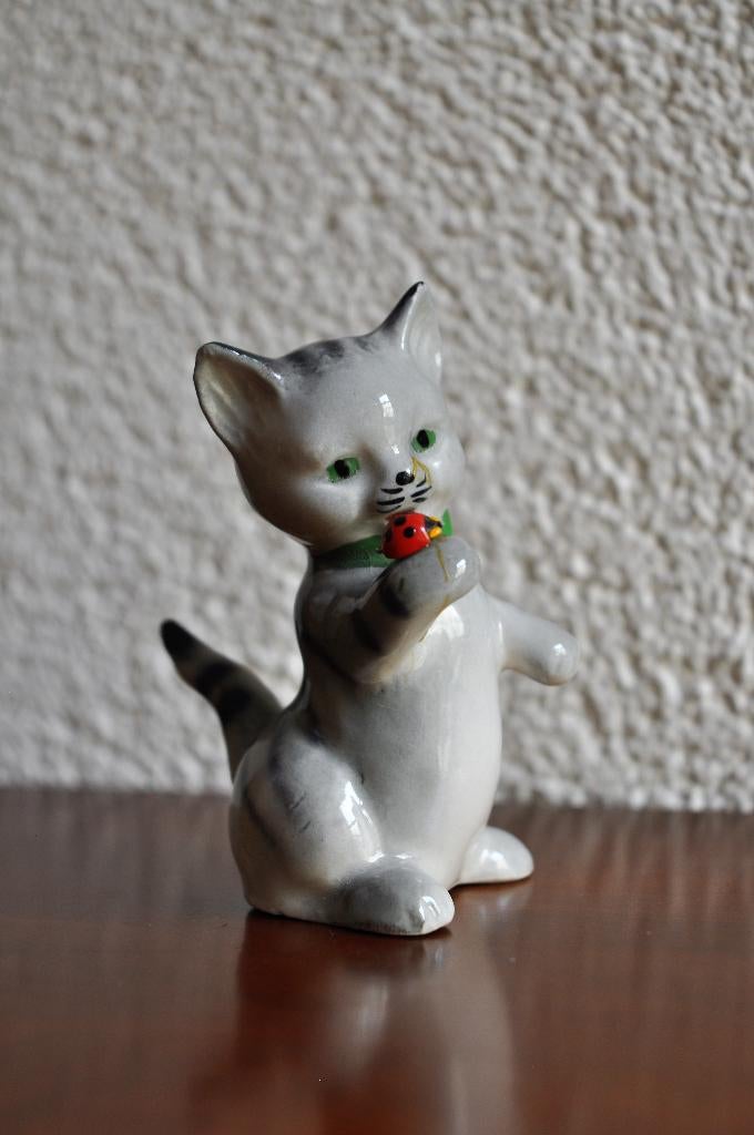 Vintage Beeldje Goebel Poes Kat Lieveheersbeestje 6,5 cm, Verzamelen, Ophalen of Verzenden, Gebruikt, Hond of Kat, Beeldje of Figuurtje