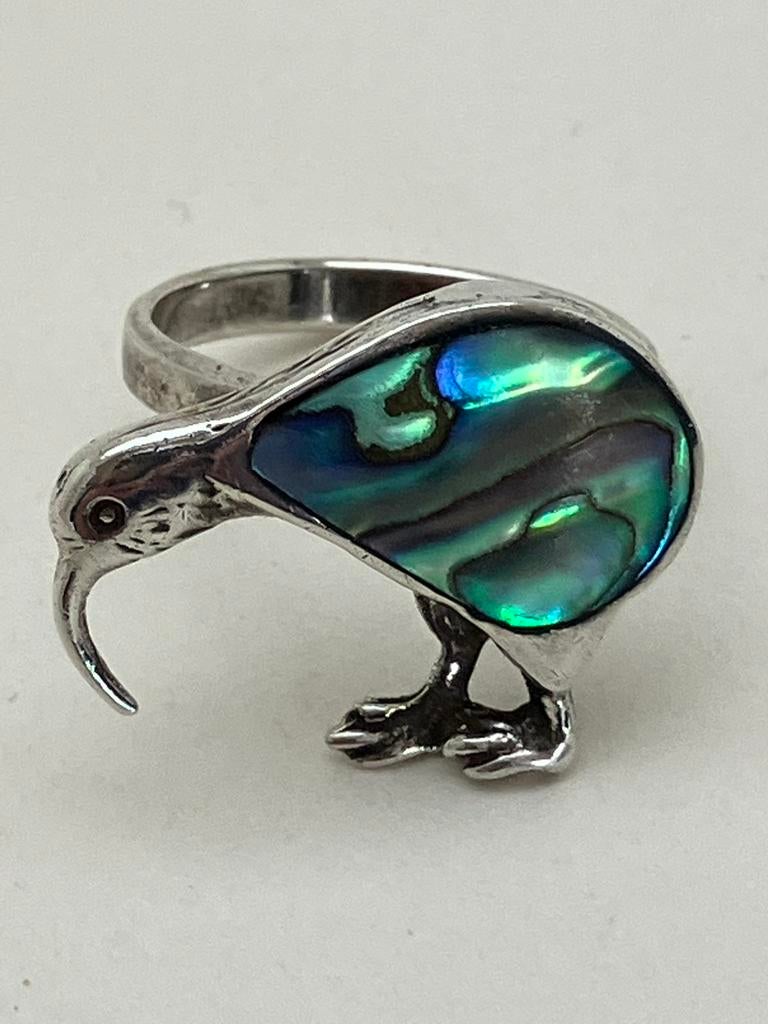 Zilveren Kiwi ring met Palua schelp, Ophalen of Verzenden, Zo goed als nieuw, 17 tot 18, Dame