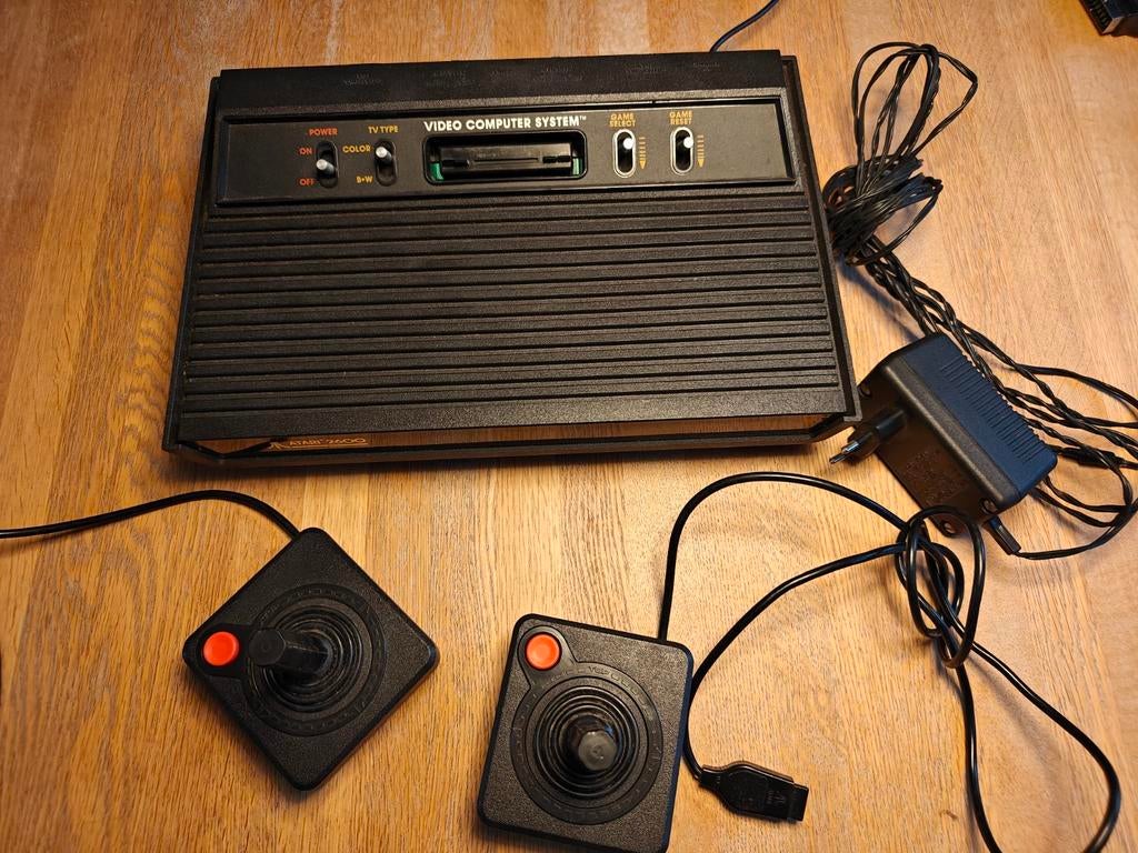 Atari 2600, 2 controllers, 13 spelletjes, Ophalen of Verzenden, Gebruikt, Met 2 controllers, Atari 2600