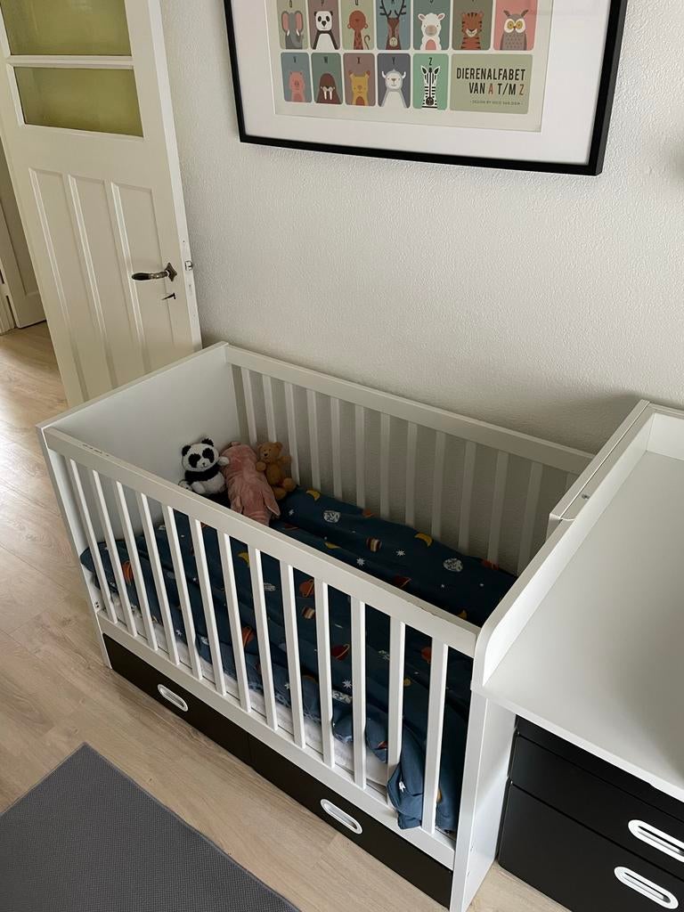 Ikea stuva ledikant met lades en verstelmogelijkheden, Kinderen en Baby's, Babywiegjes en Ledikanten, Ophalen, Gebruikt, Ledikant