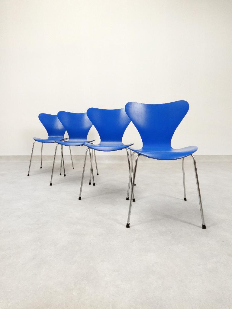 4 butterfly chairs - Arne Jacobsen for Fritz Hansen, Blauw, Ophalen of Verzenden, Zo goed als nieuw, Vier