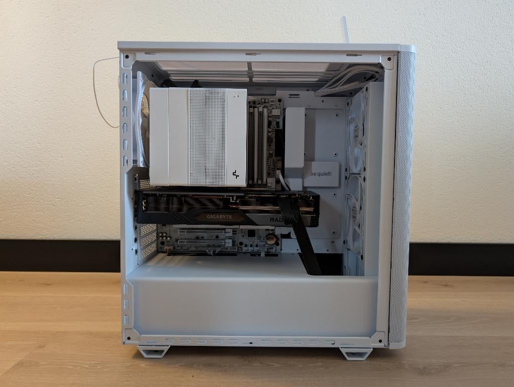 Gaming Desktop - 9800X3D & 7900 GRE, Ophalen, 32 GB, Zelfgebouwde PC, Zo goed als nieuw