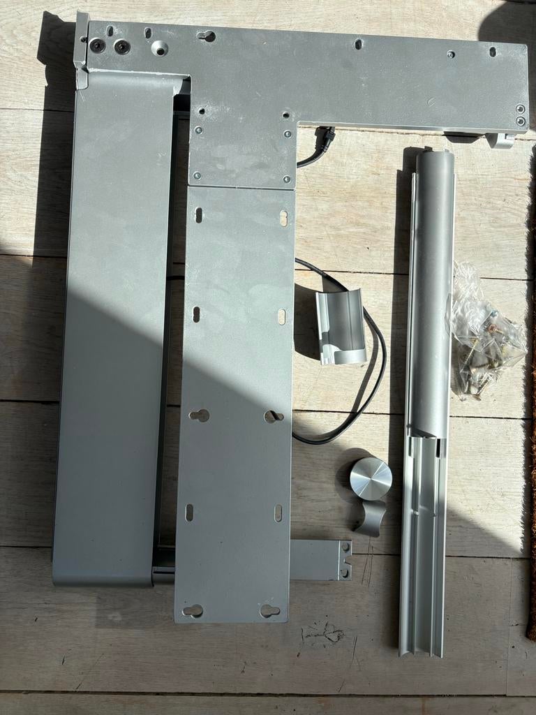 B&O BeoVision muurbeugel links scharnierend, Ophalen, Gebruikt