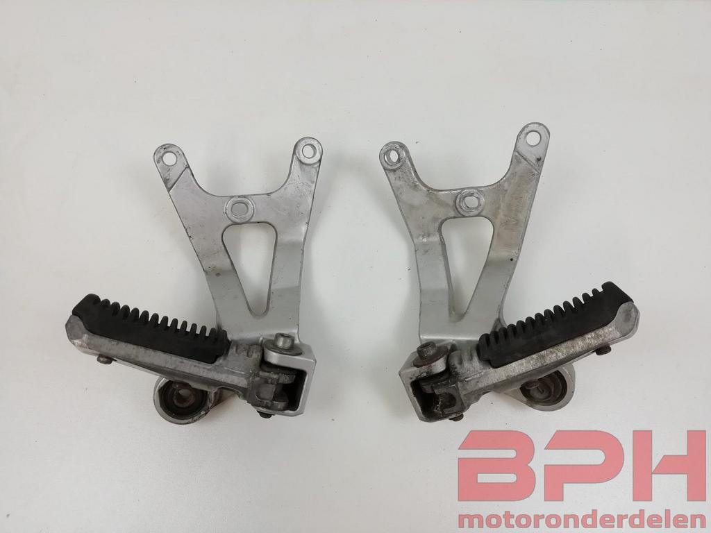 Duo voetsteunen Suzuki GSX-R 1100w 1993 - 1994 voetsteunen G, Motoren, Onderdelen | Suzuki, Gebruikt, -, -, Ophalen of Verzenden