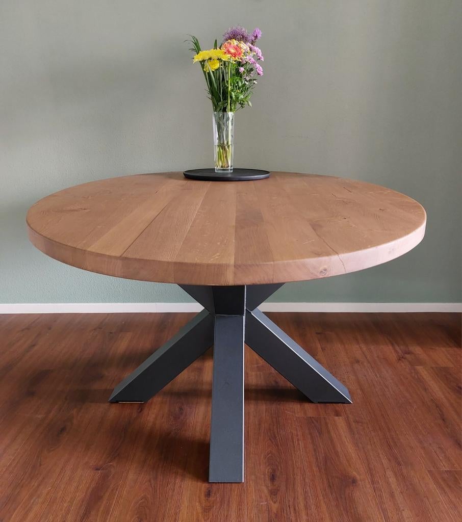 Ovale hout- en metalen Eclips eettafel, Ophalen, 100 tot 150 cm, Zo goed als nieuw, Vijf personen of meer