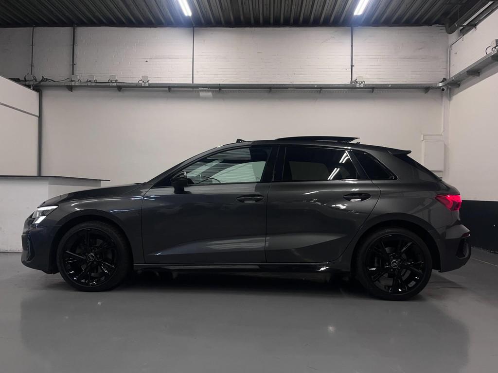 Audi A3 Sportback 35 TFSI S edition Pano/Carplay/Matrix, Auto's, Audi, Zwart, 4 cilinders, 150 pk, Leder en Stof