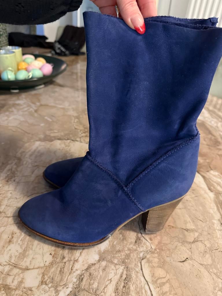 Blauwe laarzen met hak maat 38 suede, Blauw, Lage of Enkellaarzen, Ophalen of Verzenden, Gedragen