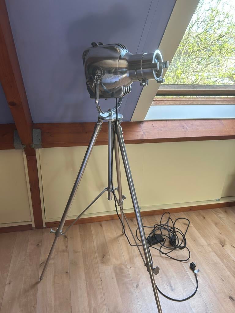 Strand Electric theaterspot op statief, Ophalen