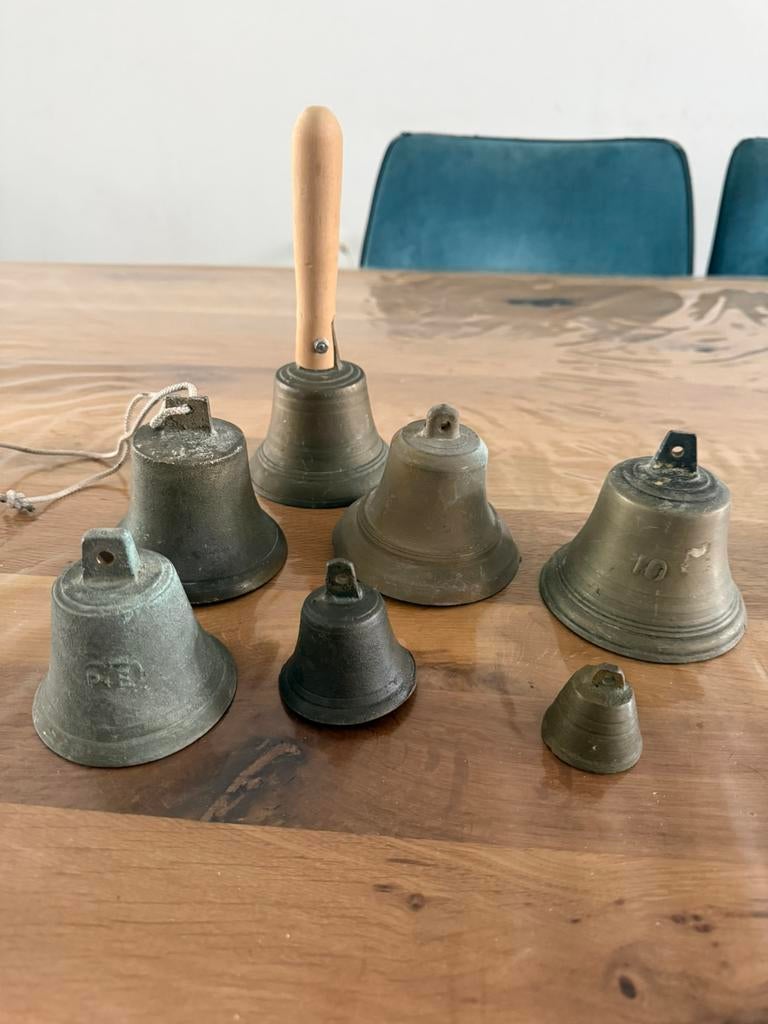 7 koperen bellen met klepel, Ophalen of Verzenden, Koper
