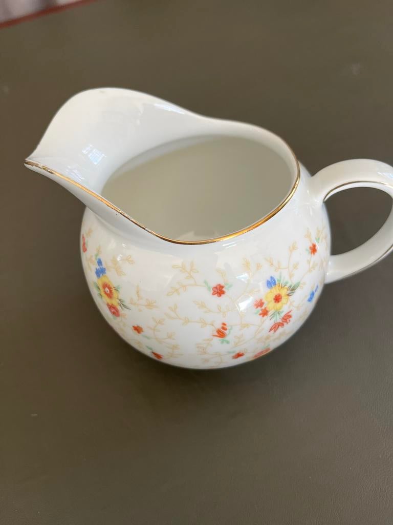 Arzberg melkkannetje met wilde bloemen decor, Overige typen, Ophalen of Verzenden, Zo goed als nieuw, Overige stijlen