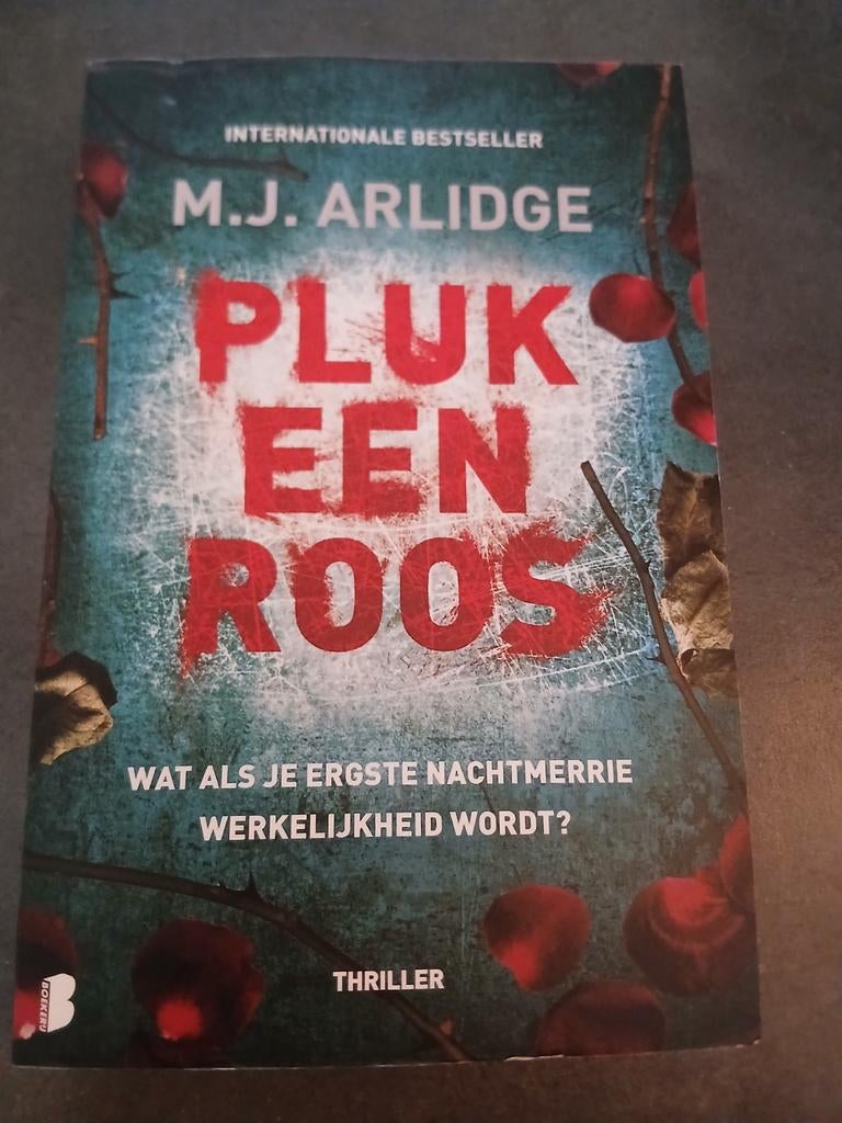 M.J. Arlidge - Pluk een Roos (Thriller), Ophalen, Gelezen, M.J. Arlidge, Europa overig