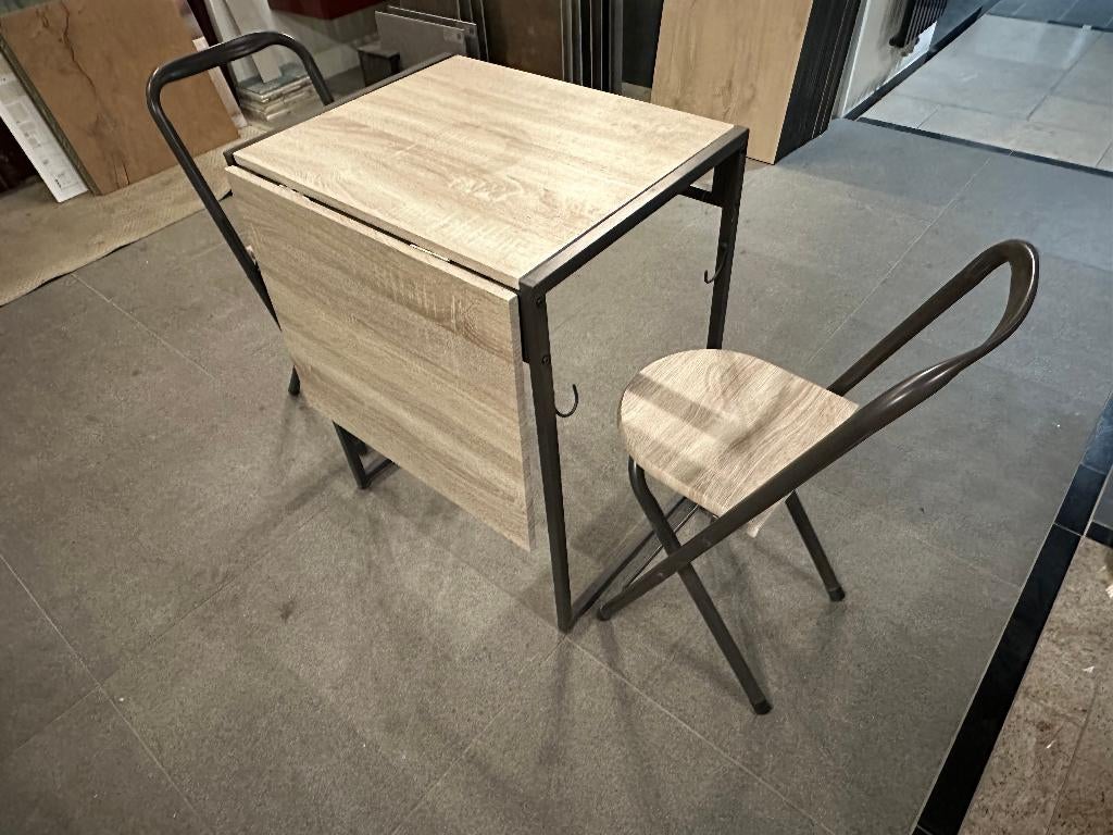 Tafel inklapbaar met twee inklapbare stoeltjes., 50 tot 100 cm, Tot twee personen, Zo goed als nieuw, Rechthoekig