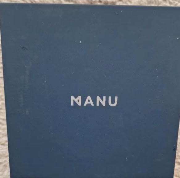 MANU qube wireless charger & power bank, Telecommunicatie, Mobiele telefoons | Telefoon-opladers, Ophalen, Nieuw, Apple iPhone