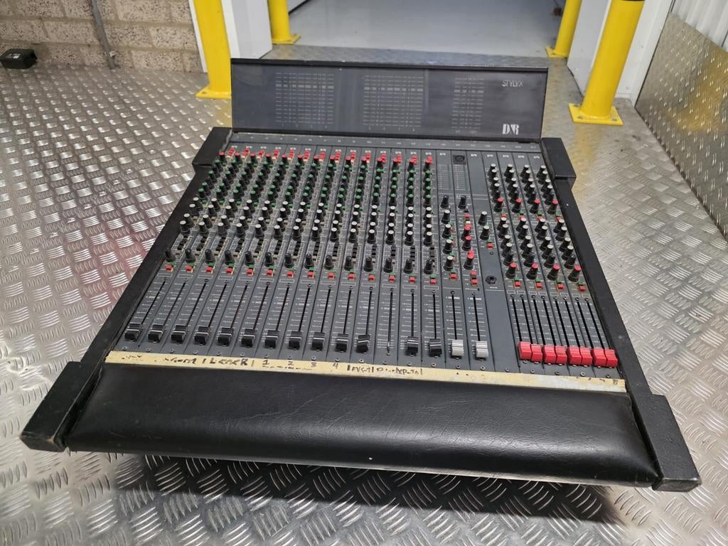 D&R Stylix 16-8-2 analoge mengtafel, Ophalen