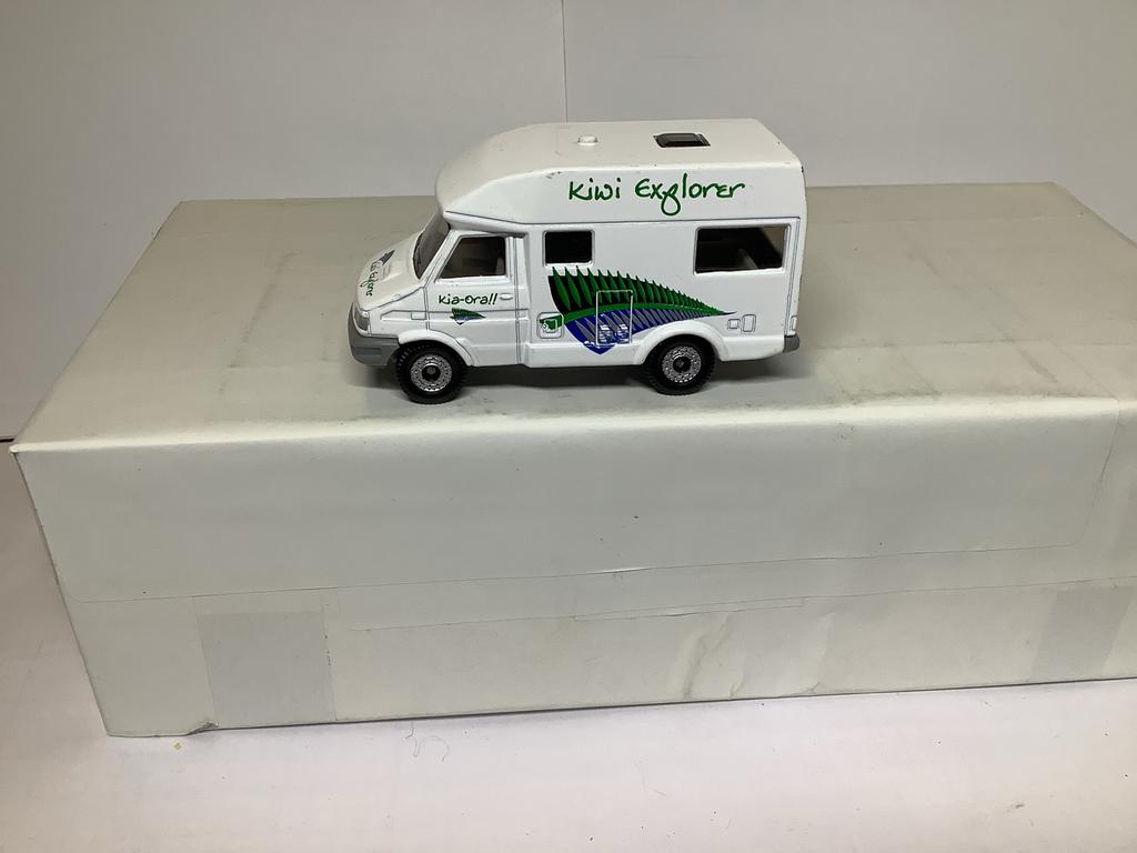 SIKU1,64 Kiwi Explorer Campervan Modelauto, Ophalen of Verzenden, Zo goed als nieuw, Auto, Overige merken