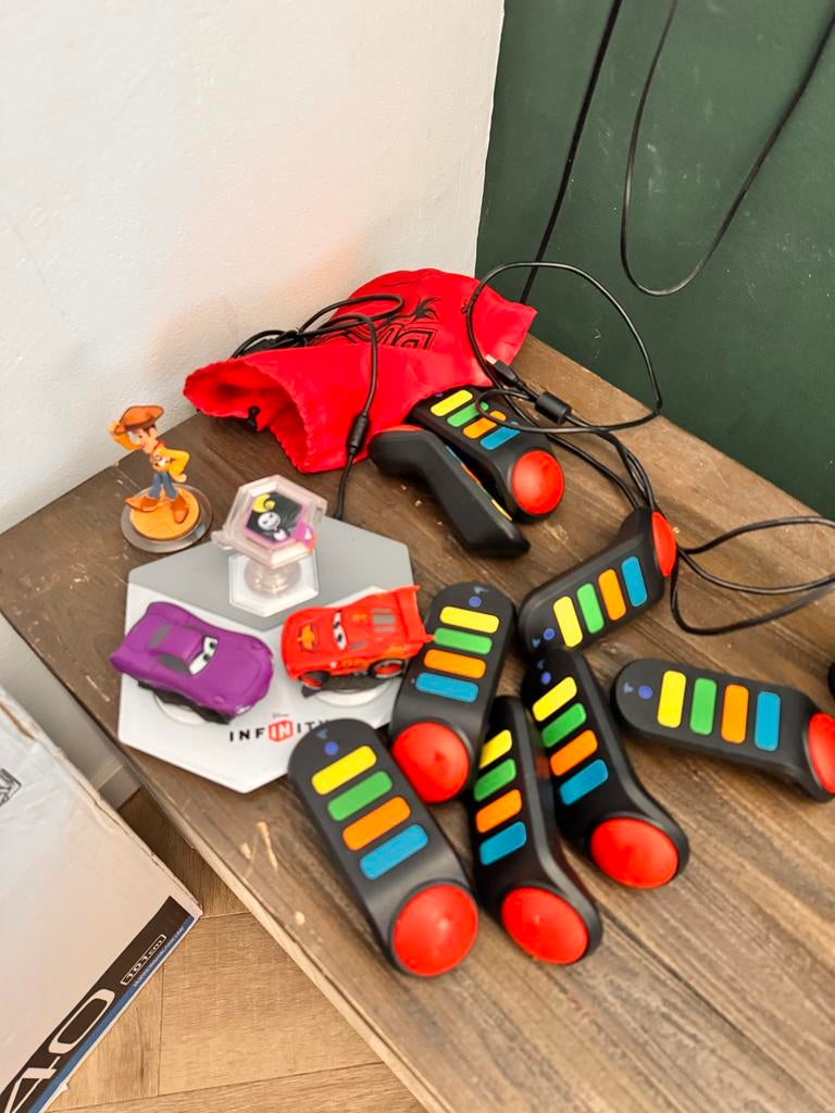 Complete PlayStation 3 set met BUZZ + 13 games, Ophalen, Gebruikt, Met 2 controllers, 320 GB