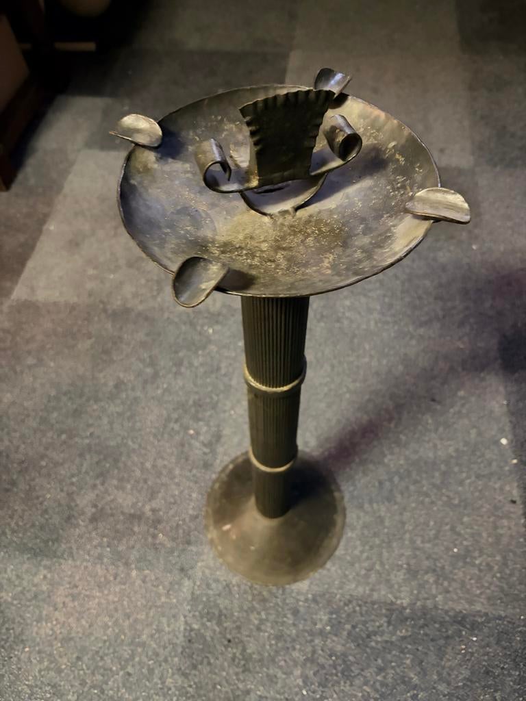 Oude handgemaakte asbak op standaard, Ophalen of Verzenden, Gebruikt, Asbak