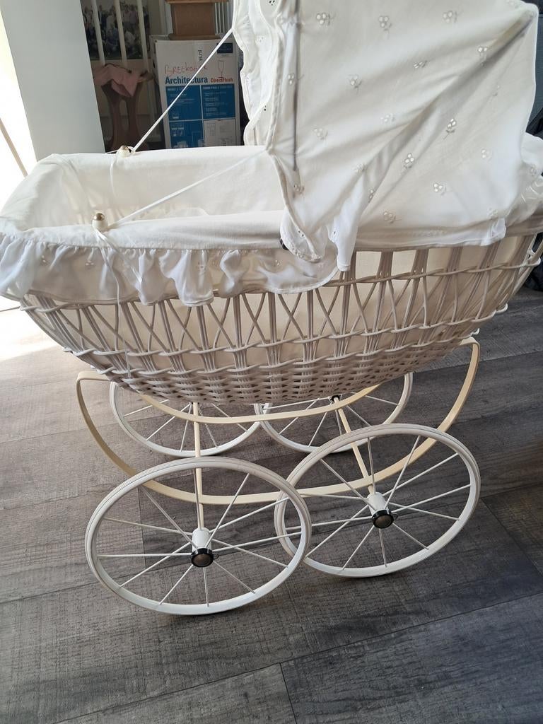 Poppenwagentje. BRODERIE MET RIET, Verzamelen, Poppen, Ophalen, Pop