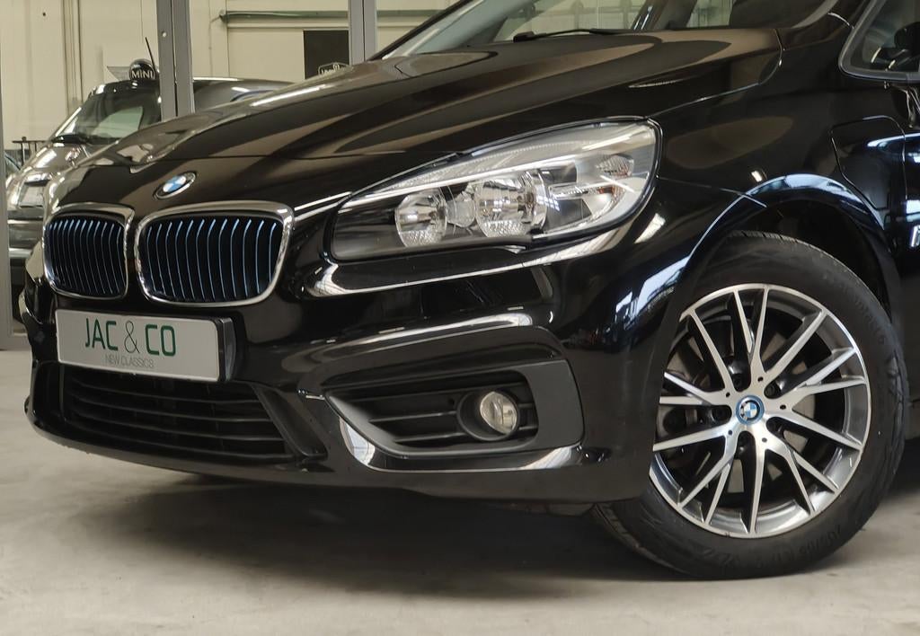 BMW 2-serie Active Tourer 225xe Executive Plug-in hybrid, Auto's, Automaat, Stof, Gebruikt, Zwart