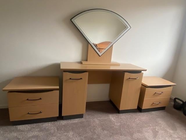 Kaptafel met losse spiegel en 2 nachtkastjes, Ophalen, Kunststof, Gebruikt, 100 tot 150 cm