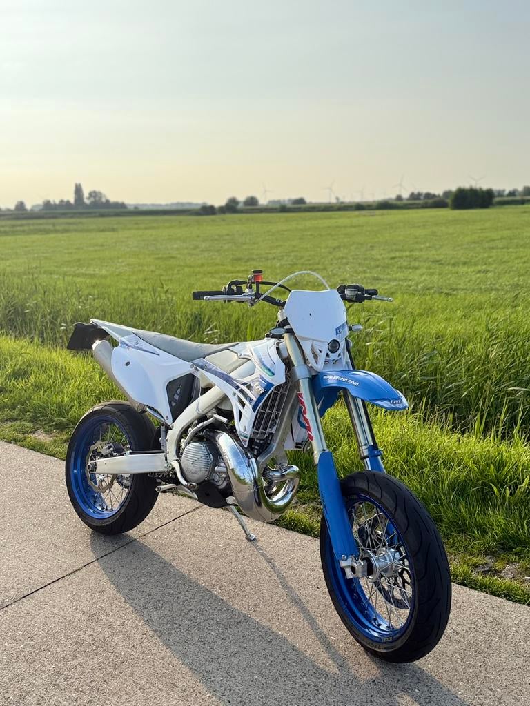 TM Moto Racing 300cc 2-takt Supermoto no enduro ktm beta