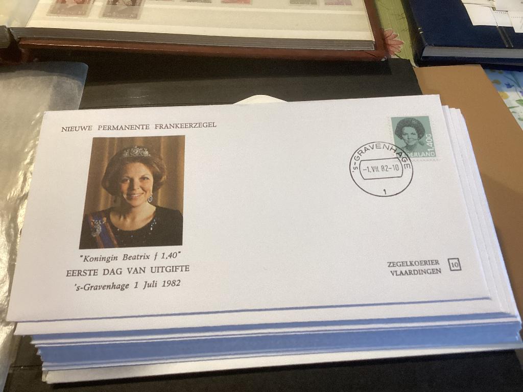 No1046 Beatrix no10 Zegelkoerier Heb van Nederland jaargang, Postzegels en Munten, Postzegels | Eerstedagenveloppen, Ophalen, Onbeschreven