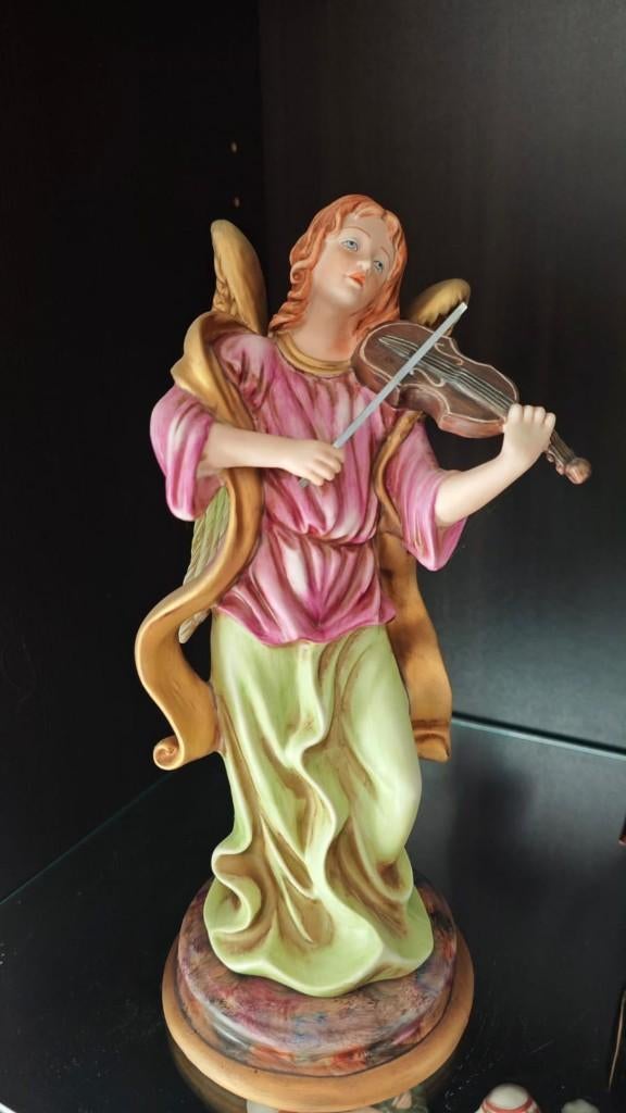 4 Mooie Engelen met muziek instrumenten - Porselein, Ophalen of Verzenden, Zo goed als nieuw, Beeld(je), Christendom | Katholiek