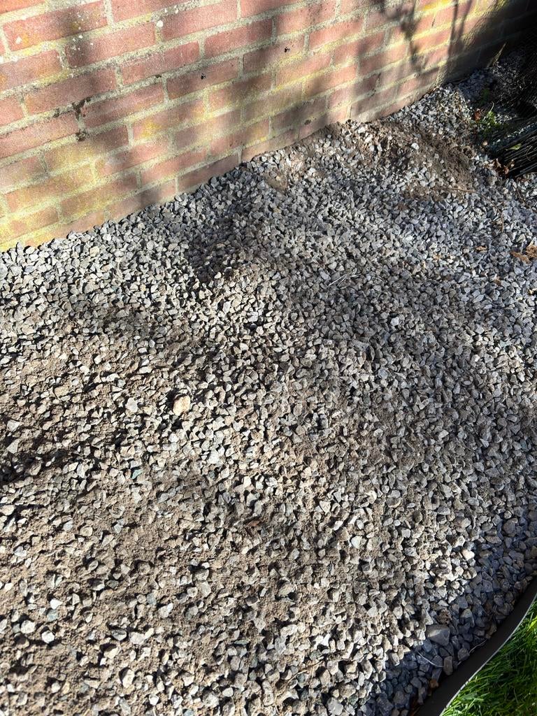 Gratis af te halen: Splitsteentjes/grind (zelf scheppen), Tuin en Terras, Ophalen, Gebruikt, Grijs, Grind