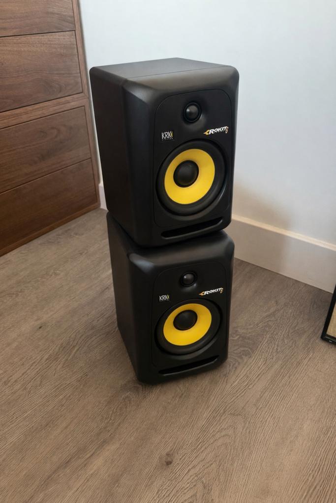 KRK Rokit 6 Studio Monitoren + inc. 2x Innox monitor stand, Ophalen, Zo goed als nieuw, Front, Rear of Stereo speakers, Overige merken