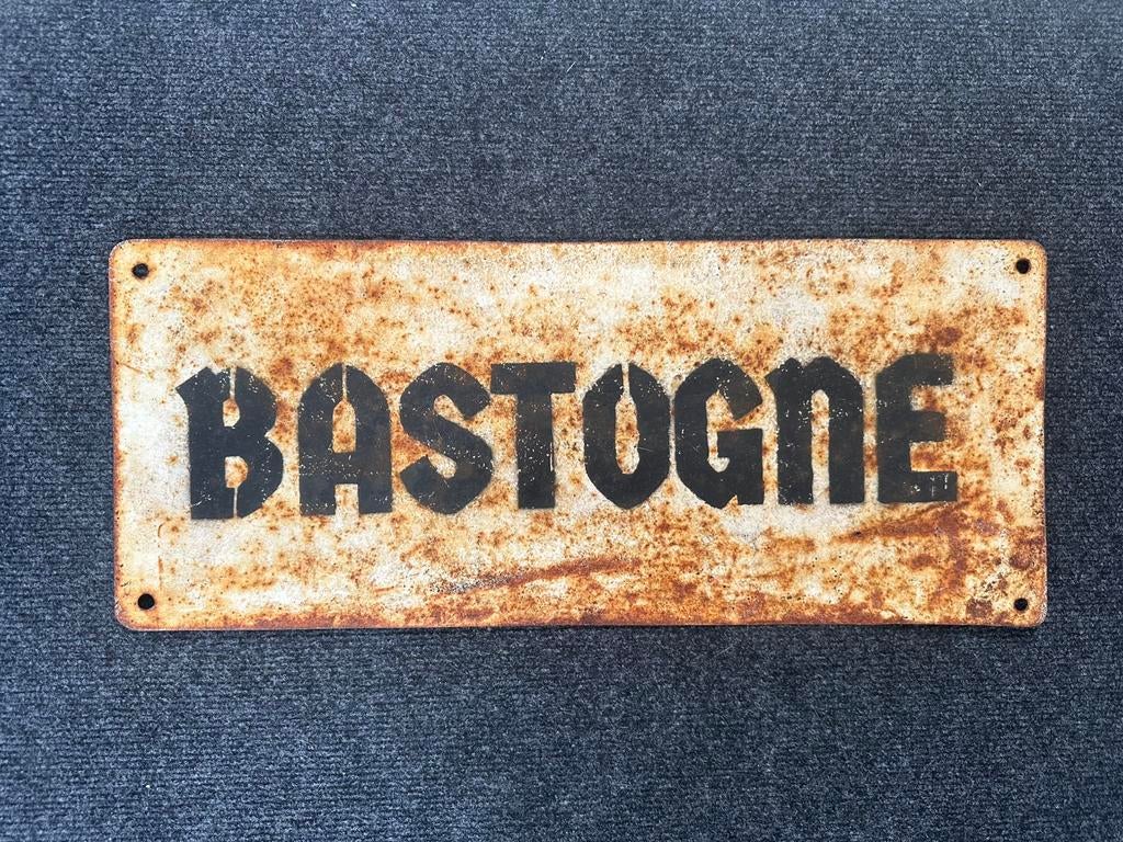 Bastogne metalen bord WW2 replica, Verzamelen, Ophalen of Verzenden, Overige soorten, Overige typen