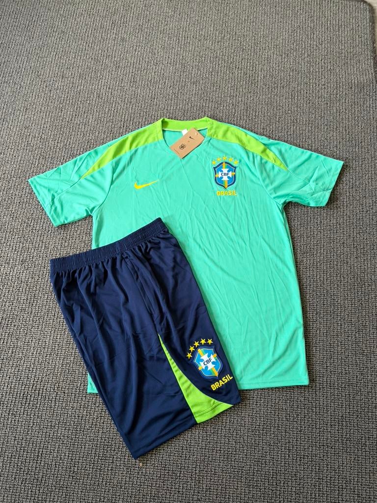 Brazilië voetbalset, Sport en Fitness, Voetbal, Maat XL, Ophalen of Verzenden, Zo goed als nieuw, Shirt
