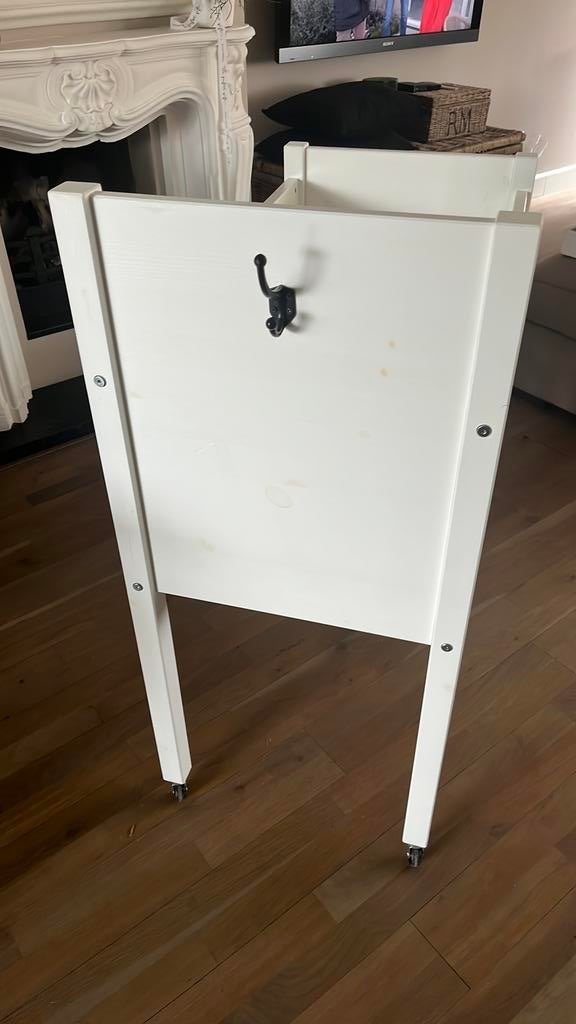 Babywiegje op wieltjes met nieuw matrasje, Ophalen, Zo goed als nieuw, Wieg