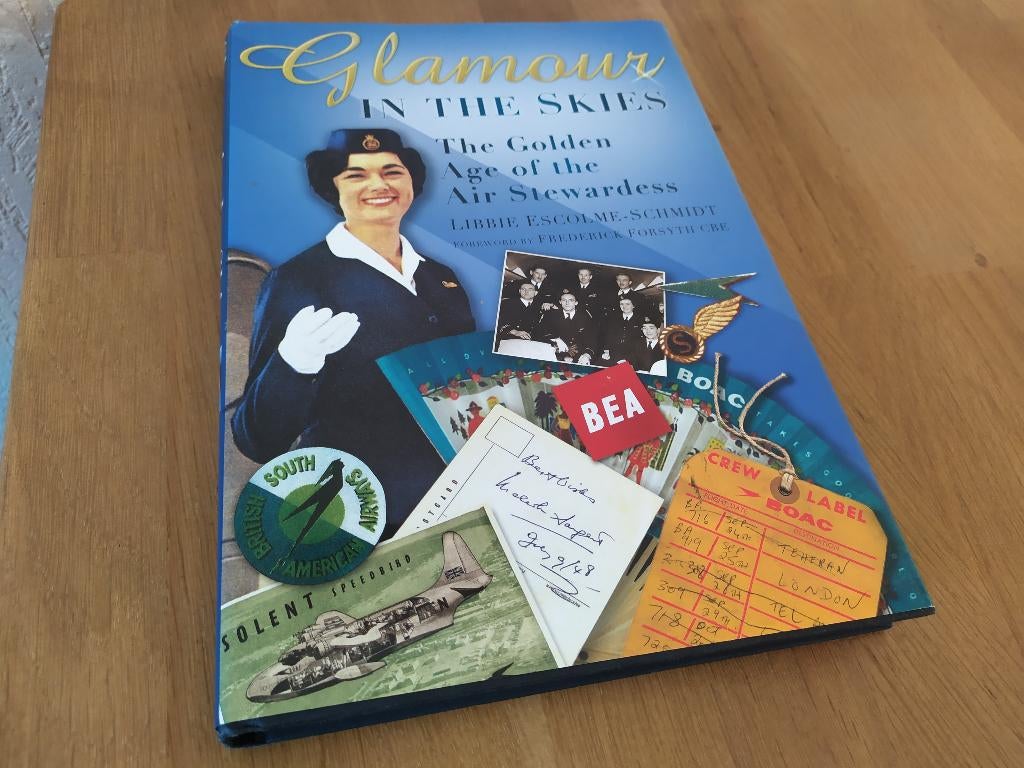 Glamour in the Skies - The Golden Age of the Air Stewardess, Boeken, Ophalen of Verzenden, Gelezen, Vliegtuig