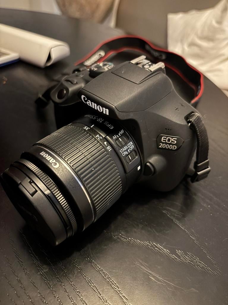 Canon Eos 2000d plus accessoires, Ophalen of Verzenden, Zo goed als nieuw, Canon, 8 keer of meer