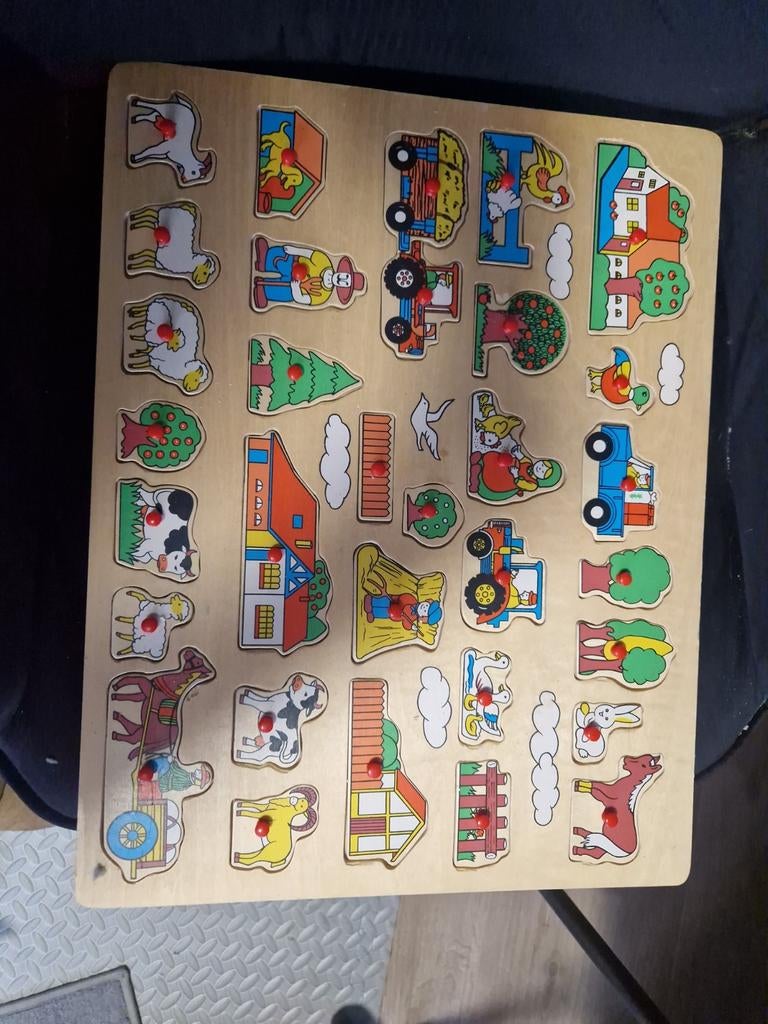 Grote houten boerderij puzzel met knoppen, 2 tot 4 jaar, Gebruikt, Van hout, Meer dan 50 stukjes