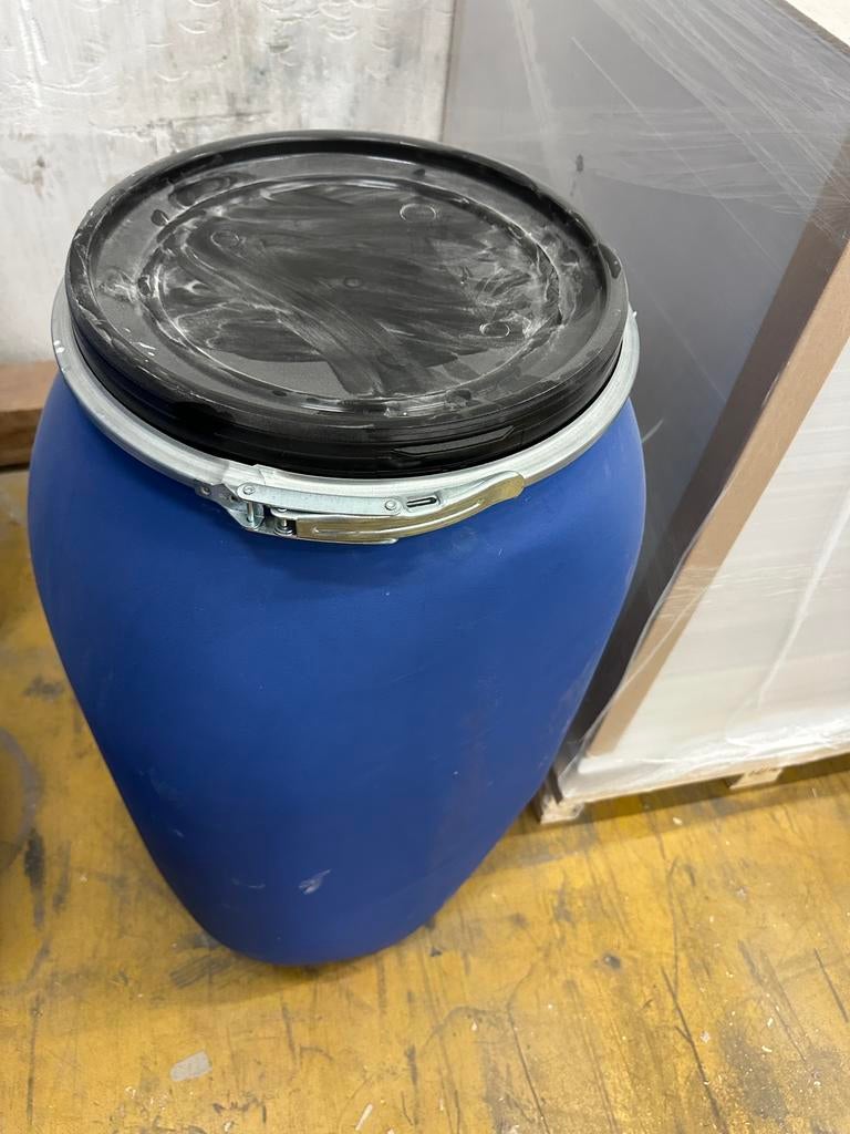 Blauwe 120 liter vaten, 75 tot 150 liter, Ophalen, Gebruikt, Kunststof