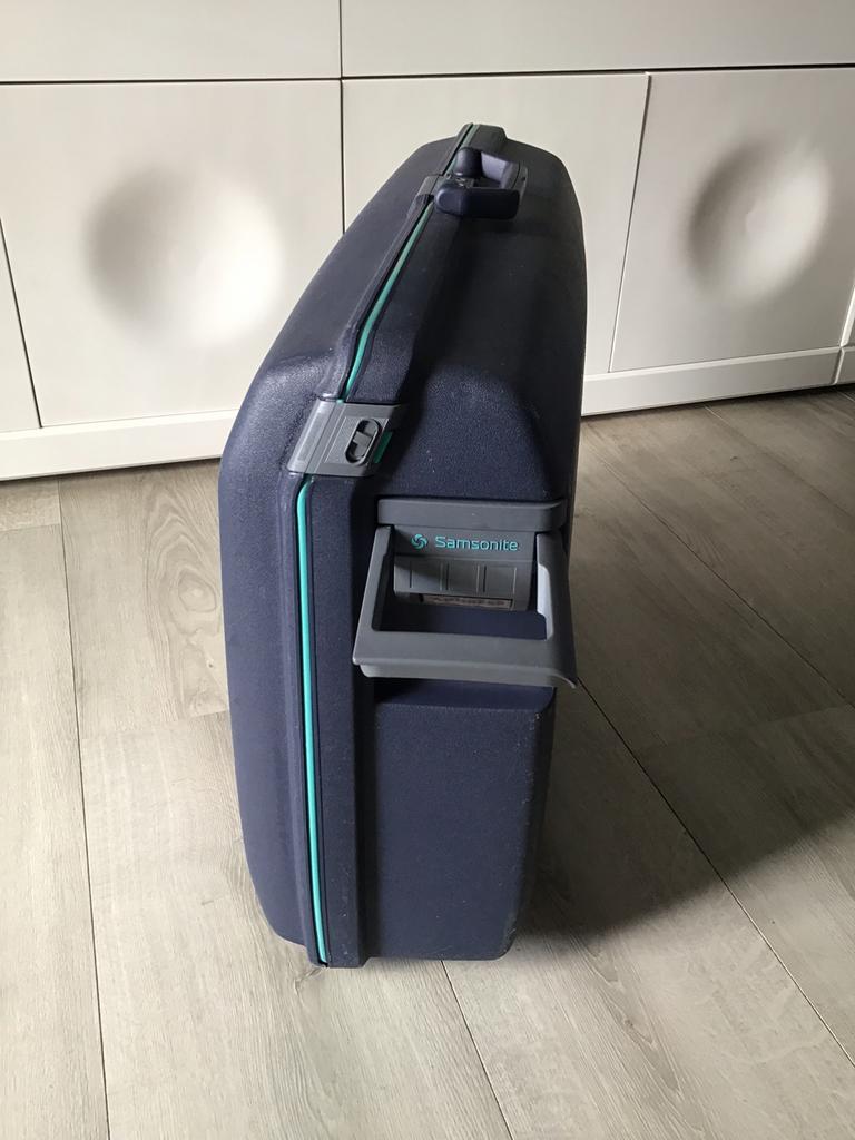 Blauwe Samsonite Oyster koffer met cijferslot en op 2 wielen, Sieraden, Tassen en Uiterlijk, Koffers, Wieltjes, Gebruikt, Hard kunststof
