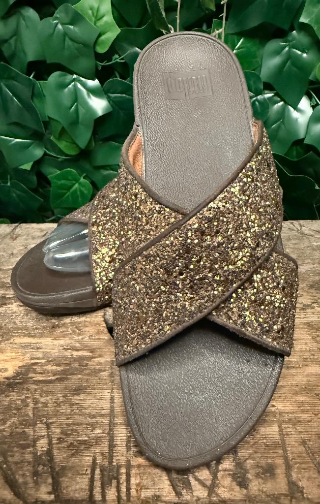 gewoon Nieuwe prachtige slippers van Fitflop maat 41, Bruin, Nieuw, Ophalen of Verzenden, Fitflop