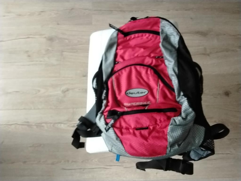 Deuter bike rugzak l met rain cover rood grijs, Ophalen of Verzenden, Zo goed als nieuw, Overige merken