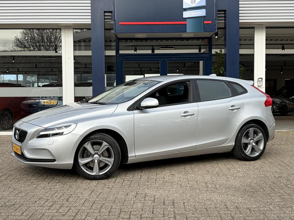 Volvo V40 2.0 T3 Nordic+ / NL-Auto / Dealer-Onderhouden / St, Voorwielaandrijving, Gebruikt, Euro 6, 4 cilinders