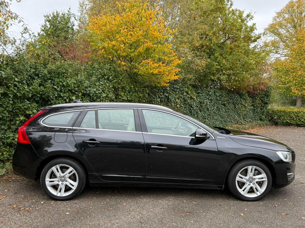 Volvo V60 2.4 D6 AWD Plug-In Hybrid Summum 2013 NIEUWE APK, Auto's, Automaat, Startonderbreker, Zwart, Vierwielaandrijving