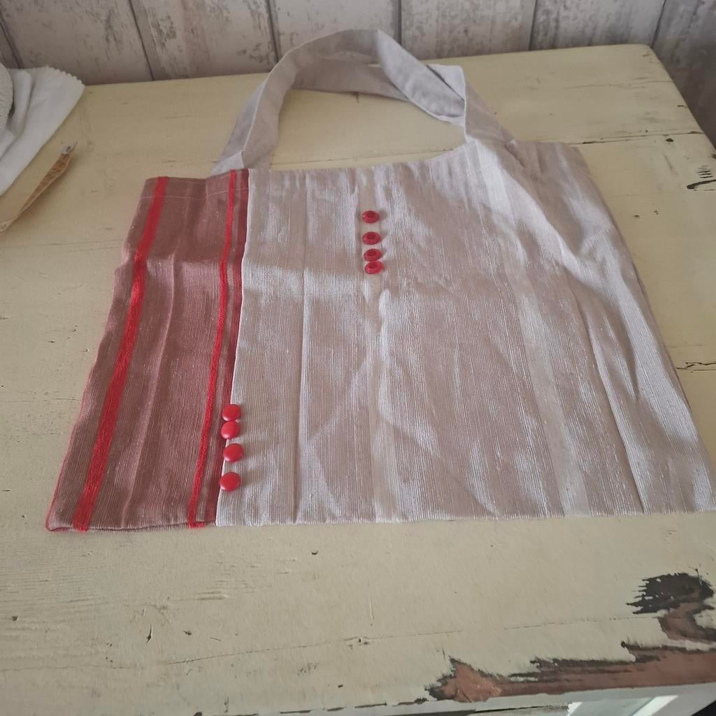 Unieke handgemaakte tas met rode accenten, Sieraden, Tassen en Uiterlijk, Tassen | Damestassen, Ophalen of Verzenden, Nieuw, Overige kleuren