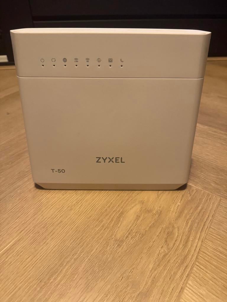 Zyxel T-50 VMG8825-T50 Router met modem, Ophalen of Verzenden, Zo goed als nieuw, Router met modem