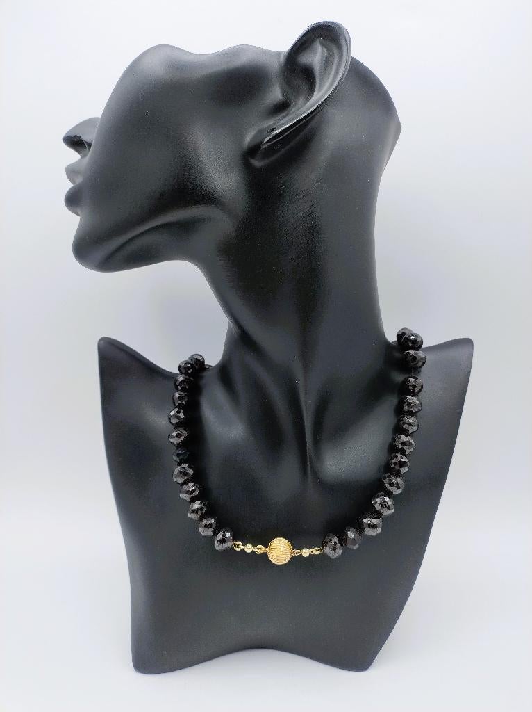 Granaten ketting met gouden bolslot, 43 cm, Verzenden, Goud, Ketting, Met edelsteen