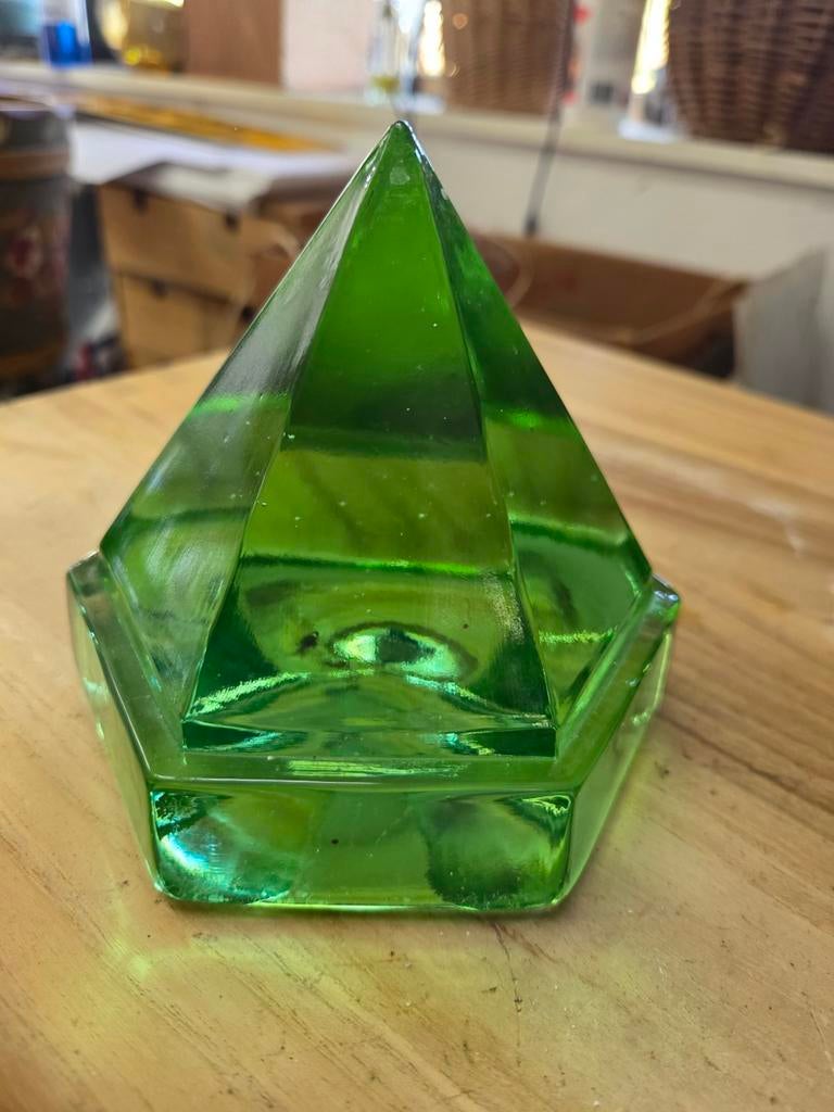 Vintage Groene Glazen Piramide Decoratie, Ophalen of Verzenden
