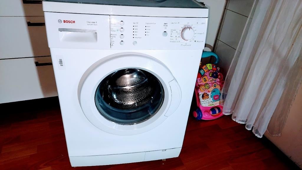 Te Koop een goede Bosch wasmachine, Ophalen, Gebruikt, Voorlader, 85 tot 90 cm