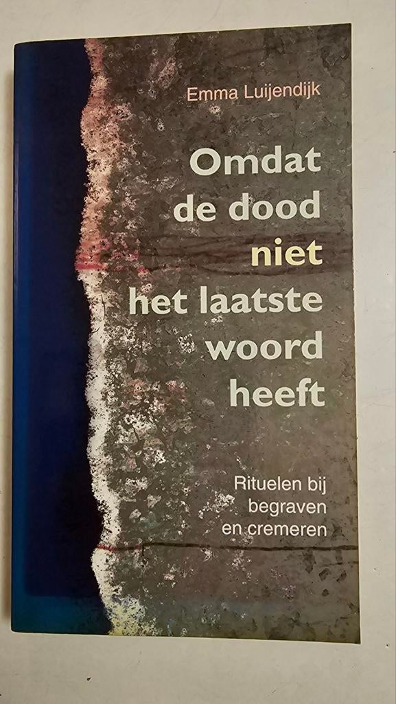 Omdat de dood niet het laatste woord heeft - Emma Luijendijk, Boeken, Godsdienst en Theologie, Zo goed als nieuw, Christendom | Katholiek