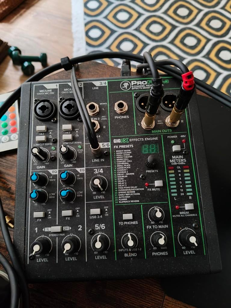 Mackie ProFX6v3 with bag and box, Ophalen, Zo goed als nieuw, Microfooningang