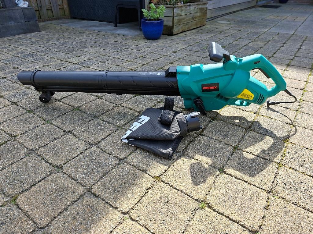 Bladblazer Ferrex., Tuin en Terras, Bladblazers, Zo goed als nieuw, Handgedragen, Elektrisch, Met opvangzak, Met neuswiel, Met zuigfunctie
