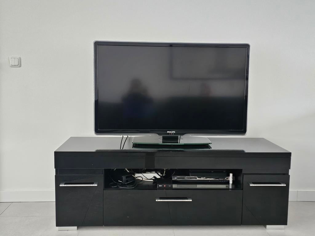 Philips 47 inch TV met TV-meubel - Zeer Goede Staat, Ophalen, 100 tot 150 cm, Modern (hoogglans), Overige materialen